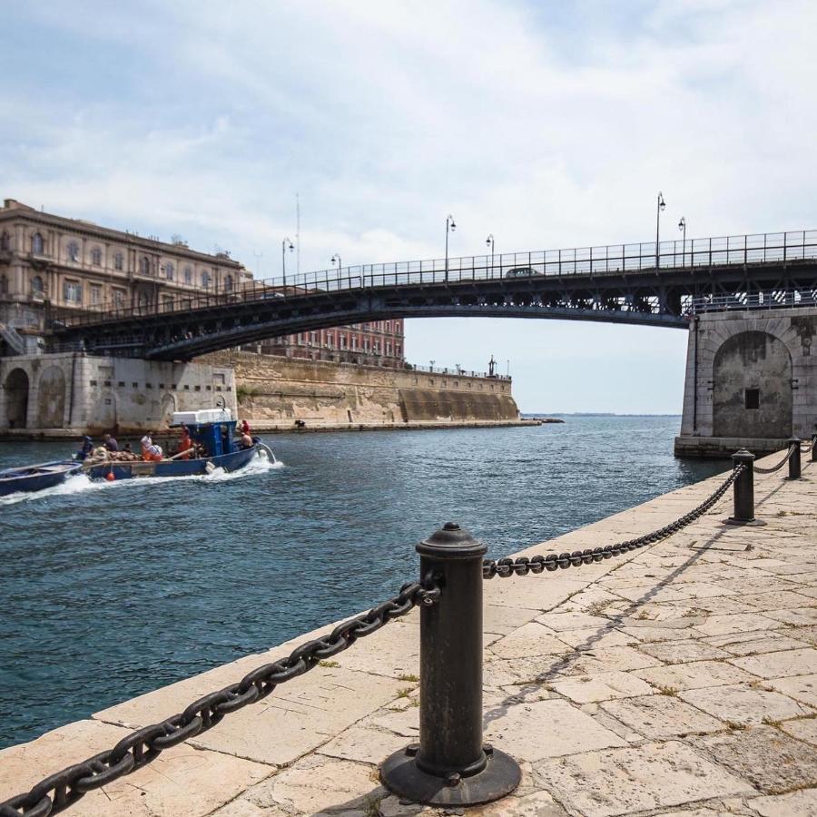 Апартаменти La Perla Del Borgo Таранто Екстер'єр фото